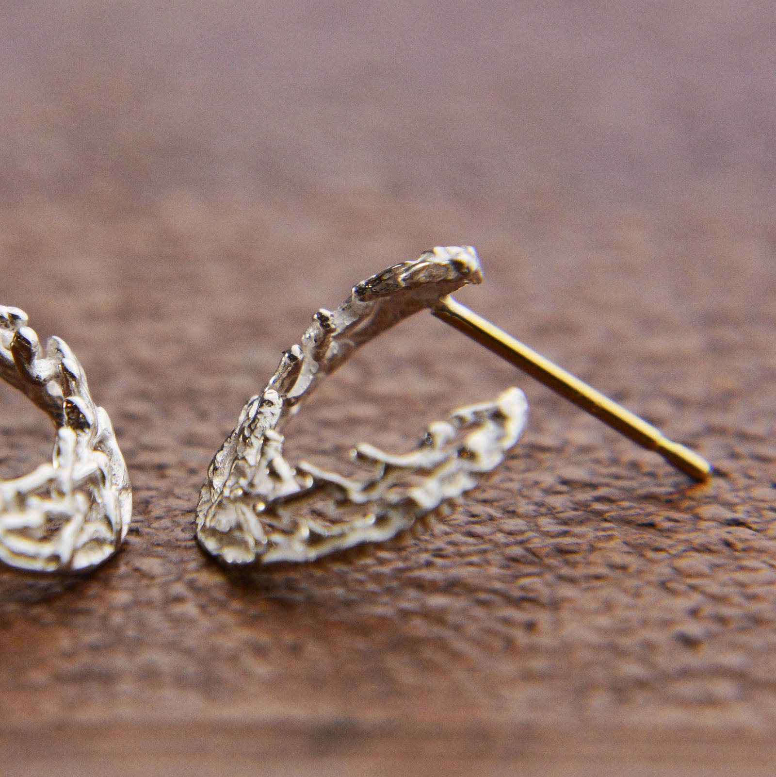 KAORU - 【即日発送可】クレセントピアス(シルバー) | GENTiL|ジャン